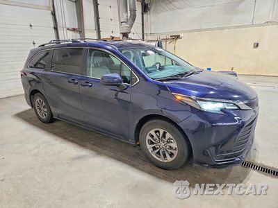 Czwarte zdjęcie samochodu z boku: 2024 TOYOTA SIENNA LE VIN:5TDKSKFC0RS122870 - miniatura