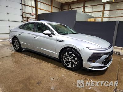 Czwarte zdjęcie samochodu z boku: 2026 HYUNDAI SONATA HYBRID BLUE VIN:KMHL24JJ0TA164428 - miniatura