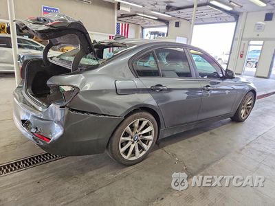Trzecie zdjęcie samochodu z tyłu: 2016 BMW 320 XI VIN:WBA8E5G54GNU19112 - miniatura