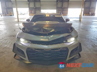 Piąte zdjęcie samochodu w środku: 2018 CHEVROLET CAMARO ZL1 VIN:1G1FJ1R65J0165704 - miniatura