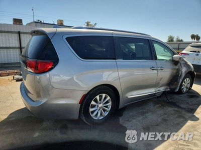 Trzecie zdjęcie samochodu z tyłu: 2018 CHRYSLER PACIFICA TOURING L PLUS VIN:2C4RC1EG4JR260922 - miniatura