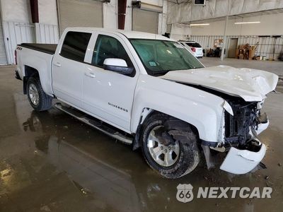 Czwarte zdjęcie samochodu z boku: 2018 CHEVROLET SILVERADO K1500 LT VIN:3GCUKREC3JG382153 - miniatura