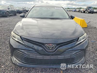 Piąte zdjęcie samochodu w środku: 2019 TOYOTA CAMRY LE VIN:4T1B11HK6KU266051 - miniatura