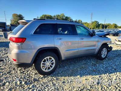Trzecie zdjęcie samochodu z tyłu: 2020 JEEP GRAND CHEROKEE LAREDO VIN:1C4RJEAG6LC202857 - miniatura