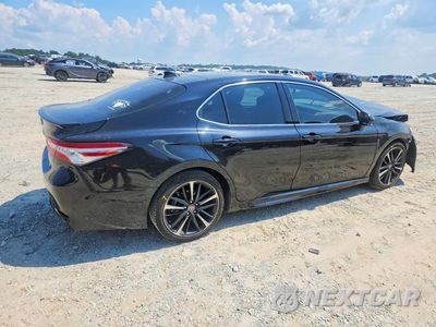 Trzecie zdjęcie samochodu z tyłu: 2020 TOYOTA CAMRY XSE VIN:4T1K61AK2LU960751 - miniatura