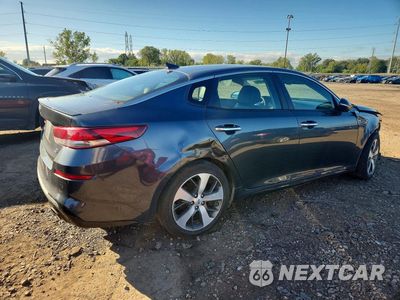 Trzecie zdjęcie samochodu z tyłu: 2020 KIA OPTIMA S VIN:5XXGT4L30LG405717 - miniatura