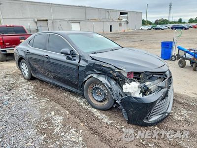 Czwarte zdjęcie samochodu z boku: 2021 TOYOTA CAMRY LE VIN:4T1C31AK6MU021102 - miniatura