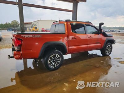 Trzecie zdjęcie samochodu z tyłu: 2017 TOYOTA TACOMA TRD OFF-ROAD VIN:3TMCZ5AN0HM090172 - miniatura