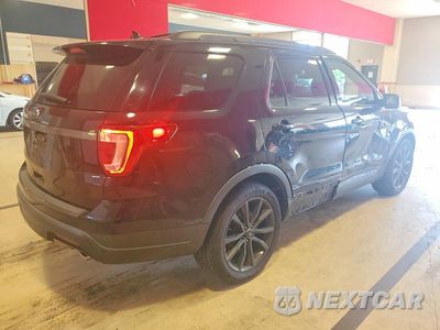 Trzecie zdjęcie samochodu z tyłu: 2018 FORD EXPLORER XLT VIN:1FM5K7D84JGA79170 - miniatura
