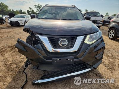Piąte zdjęcie samochodu w środku: 2018 NISSAN ROGUE SV VIN:5N1AT2MVXJC787130 - miniatura