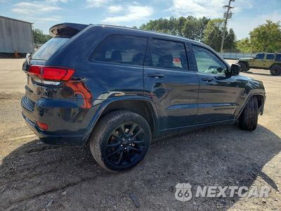 Trzecie zdjęcie samochodu z tyłu: 2017 JEEP GRAND CHEROKEE LAREDO VIN:1C4RJEAG9HC952339 - miniatura