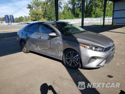 Czwarte zdjęcie samochodu z boku: 2024 KIA FORTE LXS VIN:3KPF24AD9RE736288 - miniatura