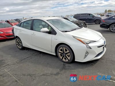 Czwarte zdjęcie samochodu z boku: 2016 TOYOTA PRIUS FOUR TOURING VIN:JTDKARFU8G3006917 - miniatura