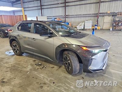 Czwarte zdjęcie samochodu z boku: 2024 TOYOTA BZ4X XLE VIN:JTMAAAAA4RA053323 - miniatura