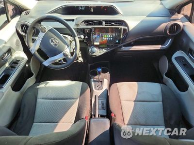Zdjęcie 8 z 13 samochodu: 2014 TOYOTA PRIUS C TWO VIN:JTDKDTB36E1561388 - miniatura