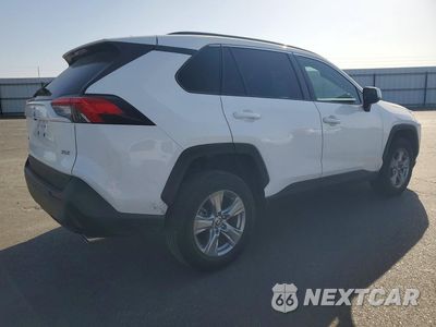Trzecie zdjęcie samochodu z tyłu: 2024 TOYOTA RAV4 XLE VIN:2T3W1RFV5RW318106 - miniatura