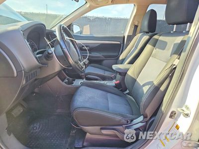 Zdjęcie 7 z 13 samochodu: 2015 MITSUBISHI OUTLANDER VIN:JA4AD2A39GZ000205 - miniatura