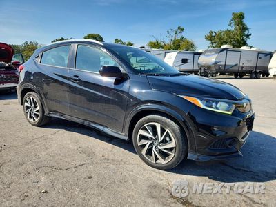 Czwarte zdjęcie samochodu z boku: 2019 HONDA HR-V SPORT VIN:3CZRU6H11KG716653 - miniatura