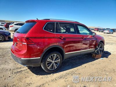 Trzecie zdjęcie samochodu z tyłu: 2018 VOLKSWAGEN TIGUAN SE VIN:3VV3B7AX9JM066378 - miniatura