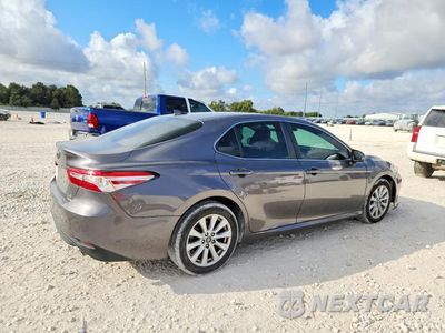 Trzecie zdjęcie samochodu z tyłu: 2020 TOYOTA CAMRY LE VIN:4T1C11AK9LU890961 - miniatura