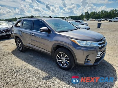 Czwarte zdjęcie samochodu z boku: 2017 TOYOTA HIGHLANDER XLE VIN:5TDJZRFH9HS369847 - miniatura