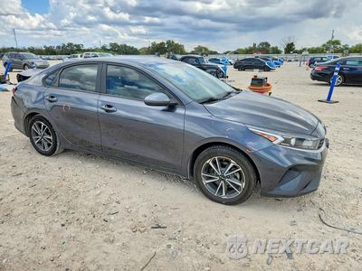 Czwarte zdjęcie samochodu z boku: 2022 KIA FORTE LXS VIN:3KPF24AD5NE452781 - miniatura