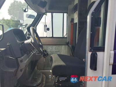 Zdjęcie 7 z 12 samochodu: 2015 ISUZU NPR DELIVERY TRUCK VIN:JALB4T174F7W00545 - miniatura
