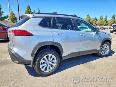 Trzecie zdjęcie samochodu z tyłu: 2024 TOYOTA COROLLA CROSS LE VIN:7MUCAAAG5RV104138 - miniatura