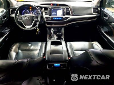 Zdjęcie 8 z 13 samochodu: 2019 TOYOTA HIGHLANDER XLE VIN:5TDJZRFH8KS565141 - miniatura