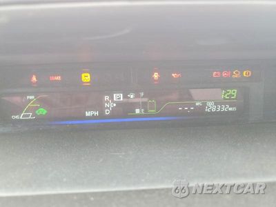 Zdjęcie 9 z 12 samochodu: 2014 TOYOTA PRIUS V TWO VIN:JTDZN3EU5E3309510 - miniatura