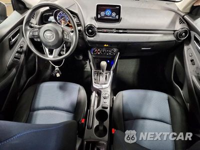 Zdjęcie 8 z 13 samochodu: 2017 TOYOTA YARIS IA BASE VIN:3MYDLBYVXHY178974 - miniatura