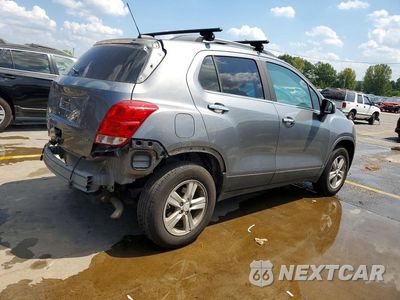 Trzecie zdjęcie samochodu z tyłu: 2020 CHEVROLET TRAX 1LT VIN:3GNCJPSB9LL282171 - miniatura