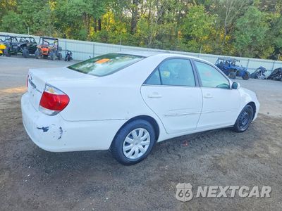 Trzecie zdjęcie samochodu z tyłu: 2005 TOYOTA CAMRY LE VIN:4T1BE32K45U385634 - miniatura