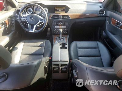 Zdjęcie 8 z 12 samochodu: 2012 MERCEDES-BENZ C 250 VIN:WDDGF4HB4CR191213 - miniatura