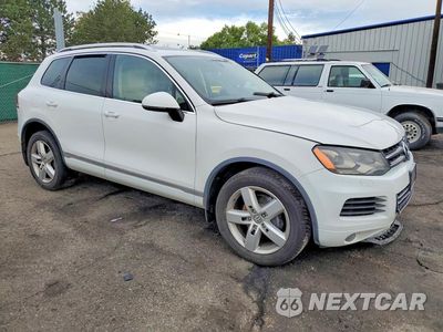 Czwarte zdjęcie samochodu z boku: 2013 VOLKSWAGEN TOUAREG V6 VIN:WVGEF9BP0DD007608 - miniatura