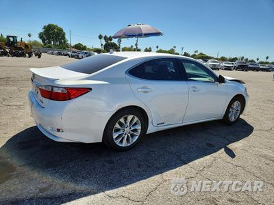 Trzecie zdjęcie samochodu z tyłu: 2014 LEXUS ES 300H VIN:JTHBW1GG8E2075300 - miniatura