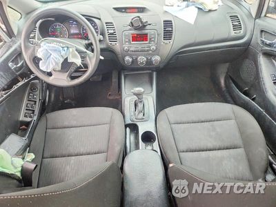 Zdjęcie 8 z 12 samochodu: 2016 KIA FORTE LX VIN:KNAFK4A65G5568284 - miniatura