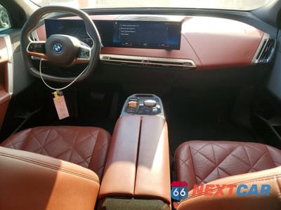 Zdjęcie 8 z 13 samochodu: 2023 BMW IX XDRIVE50 VIN:WB523CF00PCL94810 - miniatura