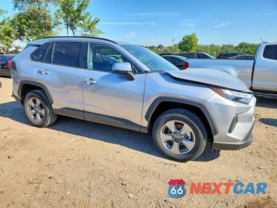 Czwarte zdjęcie samochodu z boku: 2025 TOYOTA RAV4 HYBRID XLE VIN:4T3RWRFV0SU164781 - miniatura