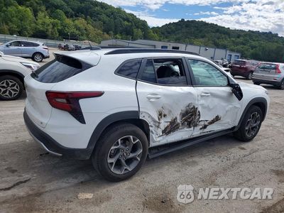 Trzecie zdjęcie samochodu z tyłu: 2025 CHEVROLET TRAX 1LT VIN:KL77LHEP3SC190448 - miniatura