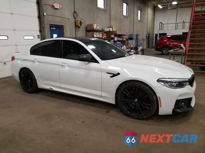Czwarte zdjęcie samochodu z boku: 2019 BMW M5 VIN:WBSJF0C56KB284857 - miniatura