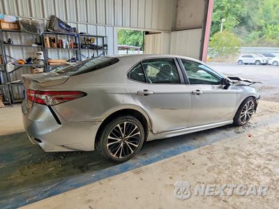 Trzecie zdjęcie samochodu z tyłu: 2018 TOYOTA CAMRY SE VIN:4T1B11HKXJU019050 - miniatura