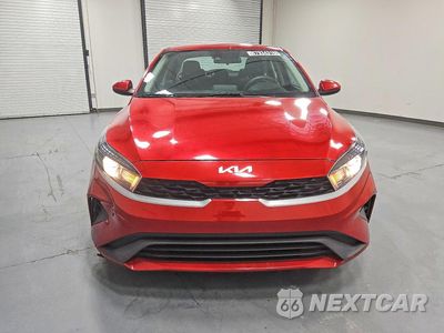 Piąte zdjęcie samochodu w środku: 2023 KIA FORTE LXS VIN:3KPF24AD3PE581248 - miniatura