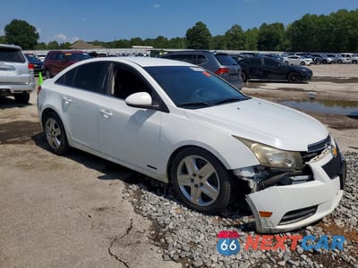 Czwarte zdjęcie samochodu z boku: 2014 CHEVROLET CRUZE VIN:1G1P75SZ9E7100947 - miniatura
