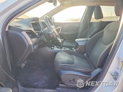 Zdjęcie 7 z 12 samochodu: 2017 JEEP CHEROKEE LATITUDE VIN:1C4PJMCS2HW531550 - miniatura