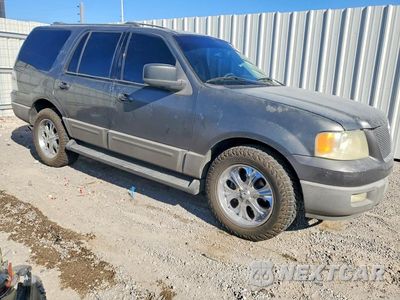 Czwarte zdjęcie samochodu z boku: 2003 FORD EXPEDITION XLT VIN:1FMRU15W03LB47769 - miniatura