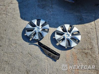Zdjęcie 13 z 14 samochodu: 2023 TESLA MODEL Y VIN:7SAYGDEE8PF639140 - miniatura