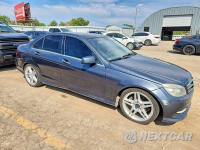 Czwarte zdjęcie samochodu z boku: 2011 MERCEDES-BENZ C 300 VIN:WDDGF5EB9BA499176 - miniatura