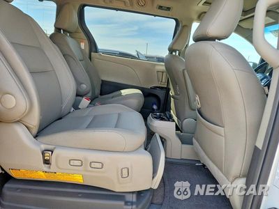 Zdjęcie 11 z 14 samochodu: 2016 TOYOTA SIENNA XLE 7-PASSENGER AUTO ACCESS SEAT VIN:5TDYK3DC1GS705478 - miniatura