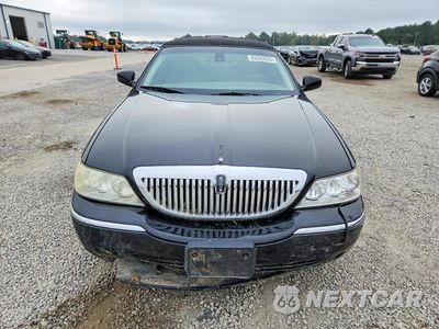 Piąte zdjęcie samochodu w środku: 2003 LINCOLN TOWN CAR SIGNATURE VIN:1LNHM82W83Y647075 - miniatura